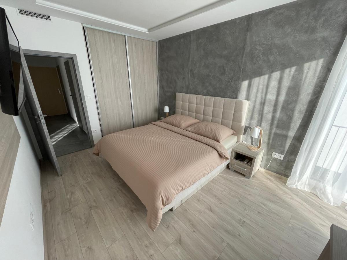 Greenbay Apartment With Free Parking Trenčín Екстериор снимка