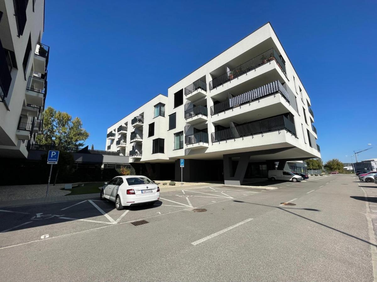 Greenbay Apartment With Free Parking Trenčín Екстериор снимка
