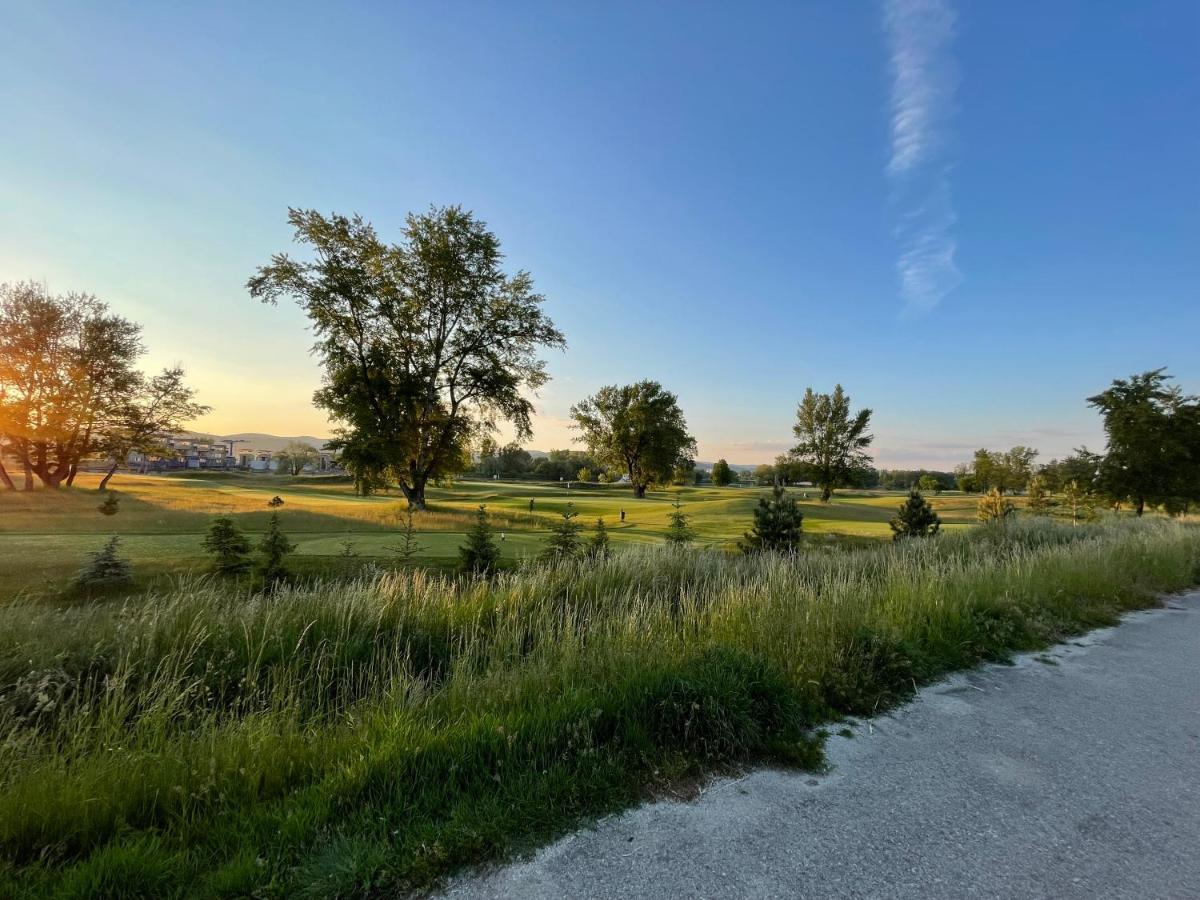 Greenbay Apartment With Free Parking Trenčín Екстериор снимка